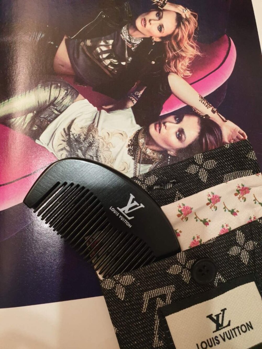 Louis Vuitton Beauty Black Hair Comb Fashion Women Travel Pouch Floral Glam Luxe